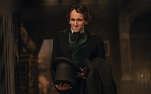 Harry Melling en Los Crímenes de la Academia. Foto: (Netflix)