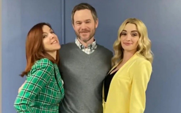 Aaron Ashmore en Ginny &amp; Georgia. Foto: (IMDB)