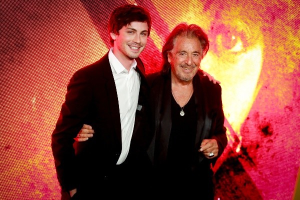 Logan Lerman y Al Pacino presentan la segunda temporada de Hunters (Prime Video).