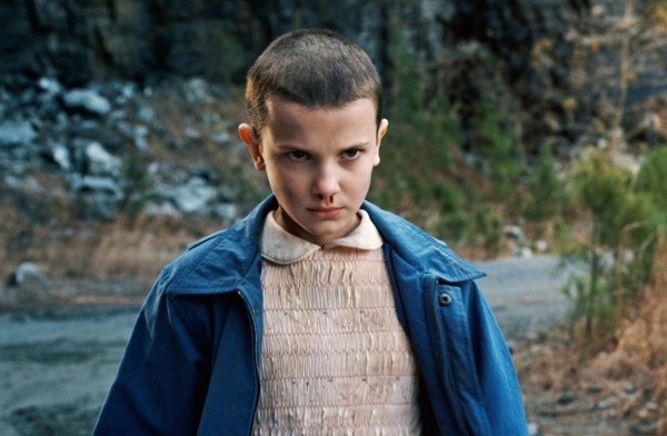 El look de Millie Bobby Brown en Stranger Things 1 (Netflix).