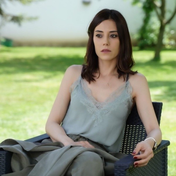 Cansu Dere protagoniza la serie Infiel