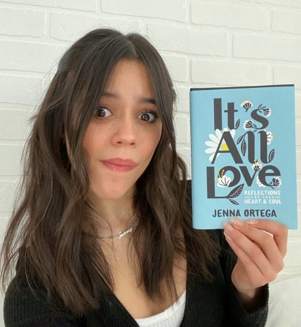 El libro de Jenna Ortega (Instagram @jennaortega).