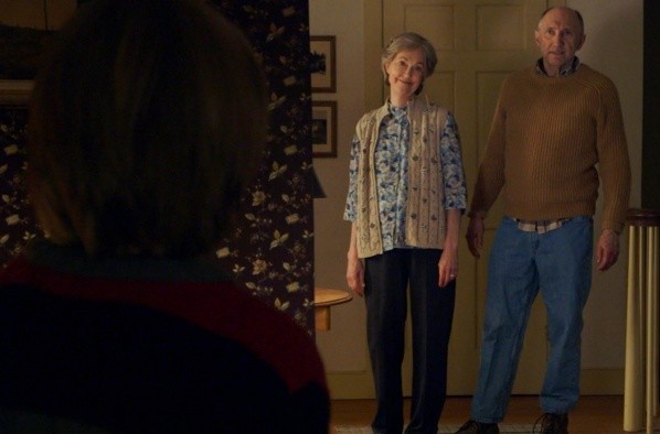 Los Huéspedes, la película de M. Night Shyamalan estrenada en 2015 (IMDb).