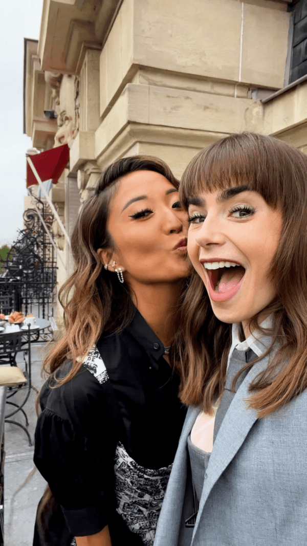 Ashley Park y Lily Collins