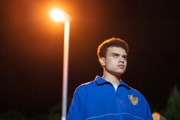 Samuel Small es Sebastian en Los Extraños (Netflix).