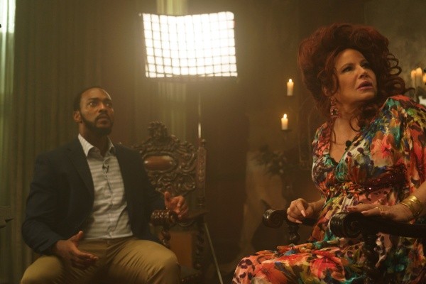 Anthony Mackie como Frank Presley en Tenemos un fantasma (Netflix).  