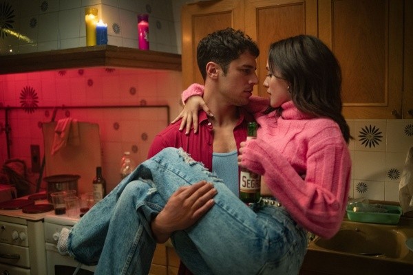 Martiño Rivas y María de Nati. Foto: (Lionsgate +)