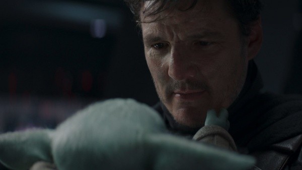 Pedro Pascal protagoniza The Mandalorian (Disney+).