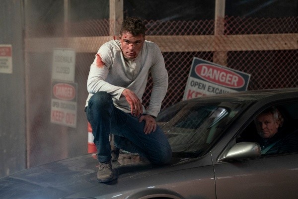 Gabriel Basso triunfa en El Agente Nocturno. Foto: (Netflix)