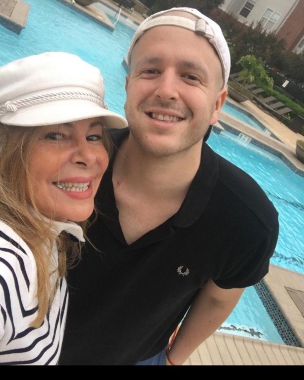 Aless Lequio Jr y Ana Obregon. Foto: (Instagram)