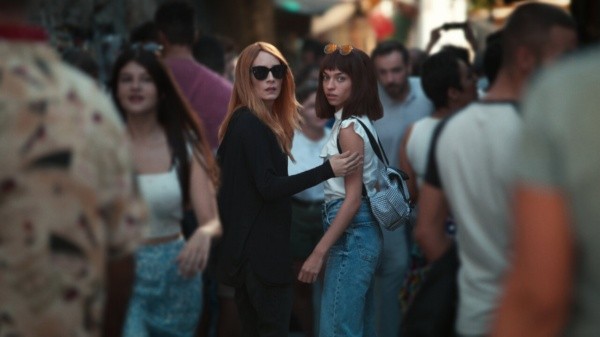 '¿De quién huimos, mamá?', la serie turca que triunfa en Netflix (IMDb).