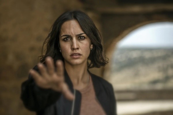 Megan Montaner protagoniza 30 monedas (HBO Max).