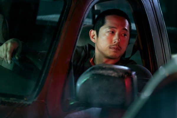 Steven Yeun interpreta a Danny en Bronca (Netflix).