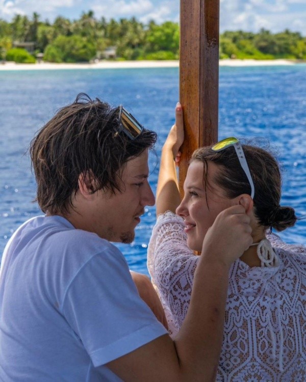 Una de las fotos del anuncio de compromiso. Foto: (@jakebongiovi)