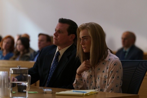 Elle Fanning protagoniza The Girl From Plainville (IMDb).