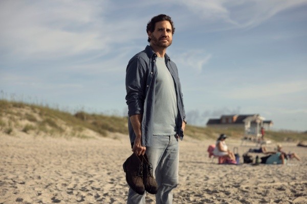 Edgar Ramírez es Mike Valentine (Netflix).