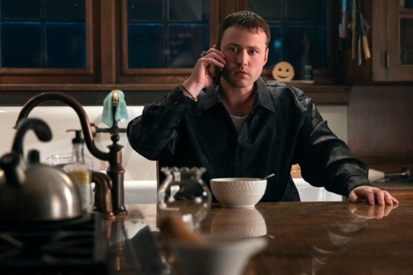 Emory Cohen es Moss Yankov (Netflix).