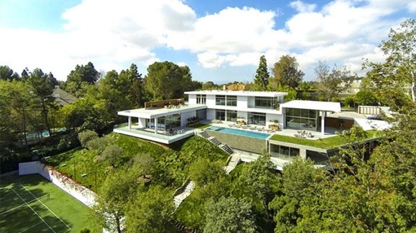 Estilo contemporáneo y mucha tecnología, para la gran mansión de Beyonce en Los Ángeles (Deck)