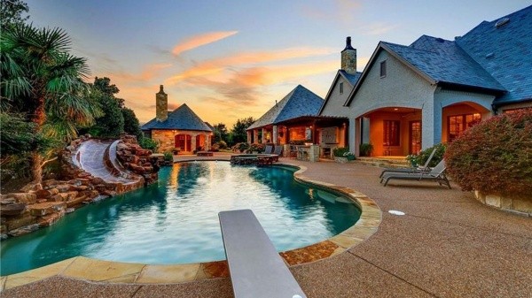 Una mansión que siempre perteneció a músicos y hoy tiene a Selena Gómez como dueña (Texas Brigg Freeman)