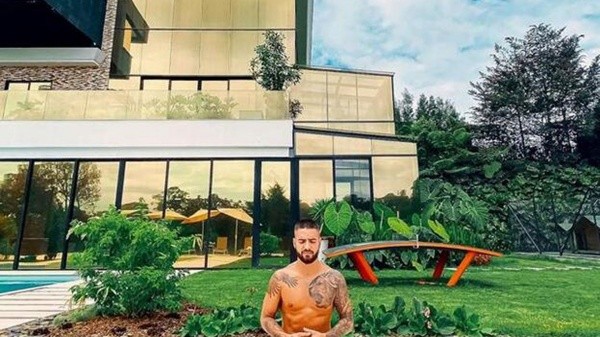 Maluma y una casa rodeada de la naturaleza en medio de la montaña en Medellín (Instagram)