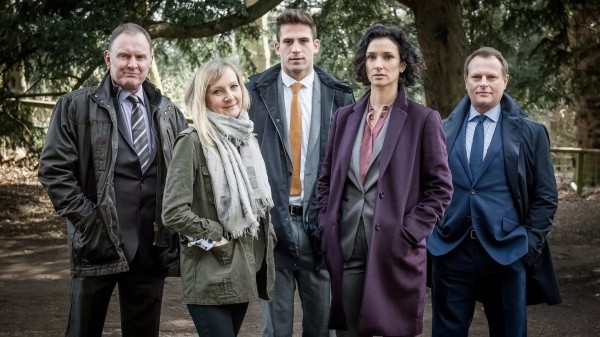 Indira Varma protagonizó otra serie de misterio en la plataforma de streaming (Netflix).