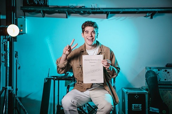 Carolina Domenech, El Purre y Kevsho protagonizan Entrelazados (Disney+).