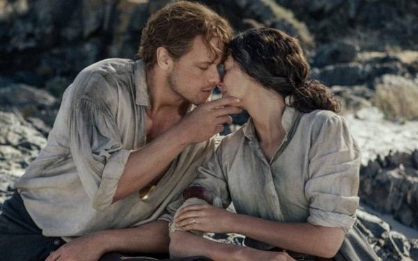Sam Heughan y Caitriona Balfe en Outlander. Foto: (IMDB)