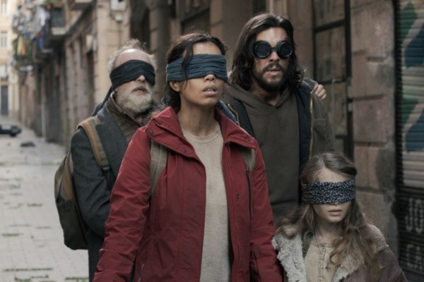 Primer vistazo a Bird Box Barcelona (Netflix).