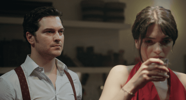 Peyami y Esvet. Foto: (Netflix)