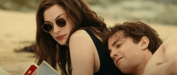 Siempre el mismo día nos cuenta una historia de amor entre 2 personas que pensaron que solo serían amigos.Imagen: @MOVIECLIPS.