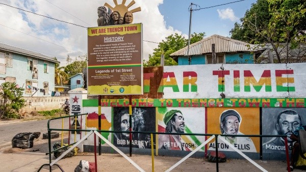 Las peleas y tiroteos entre bandas son algo común en estas calles jamaiquinas (Imago)