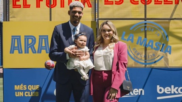 La familia Araújo viviendo un buen momento en Barcelona.