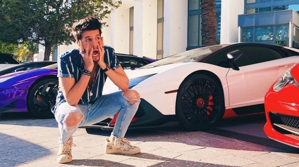 El cantante colombiano y su espectacular colección de autos (Instagram)